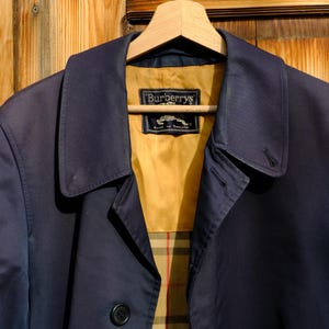 Vintage Burberrys Trench coat / Woman classic coat / size Medium