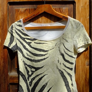 Roberto Cavalli T-shirt/ pre loved designer polo / animal print t-shirt / vintage woman size Small