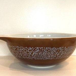 Pyrex 4 Qt # 444 Woodland Tan und Weiß Cinderella Rührschüssel Corning NY USA