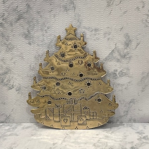 Vintage Lillian Vernon Brass Christmas Tree Trivet – Vintage Holiday Decor & Functional Kitchen Accessory