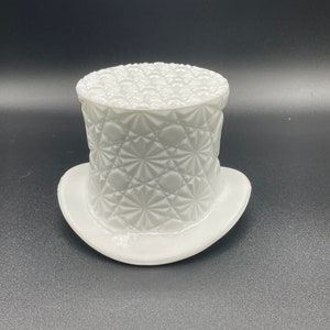 Vintage Fenton White Milk Glass Top Hat – Daisy and Button Pattern