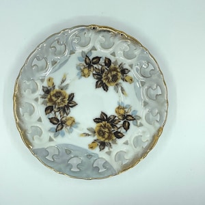 Vintage Consco Japan Lusterware Platte mit durchbohrtem Rand & gelbem Rose Design