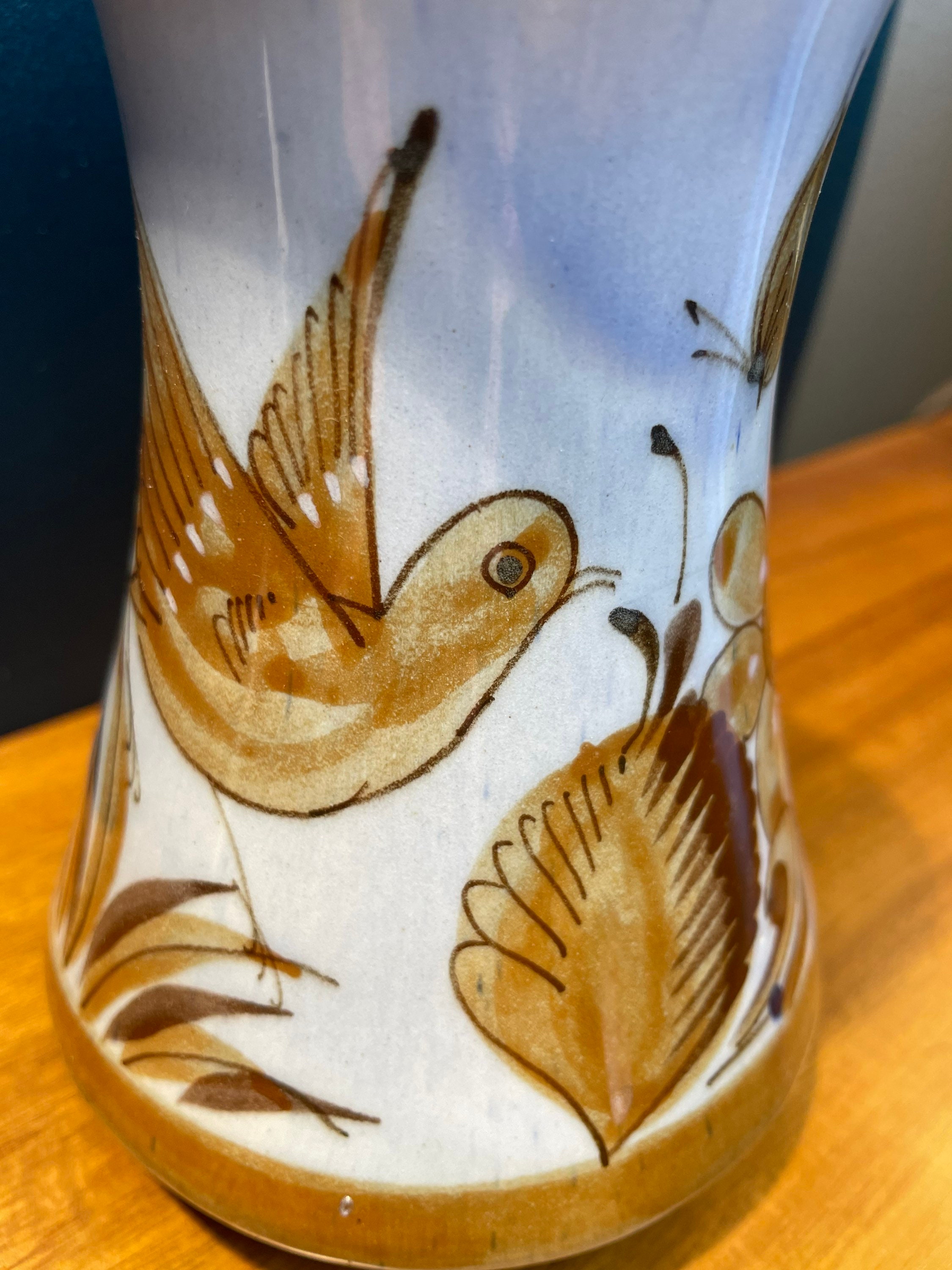トナラ メキシコ陶器花瓶 – 鳥と花のモチーフが手描き、アーティストの