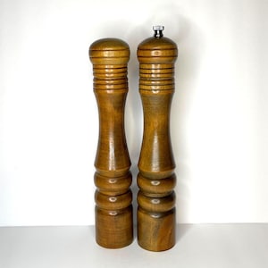 Conjunto de moedor de sal e pimenta de madeira vintage imperial do Japão