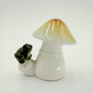 Vintage Mushroom & Frog Ceramic Single Shaker – Whimsical Woodland Decor