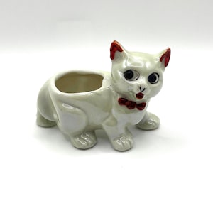 Ceramiczna figurka kota w stylu vintage – wyprodukowana w Japonii, dekoracja w kształcie muszki