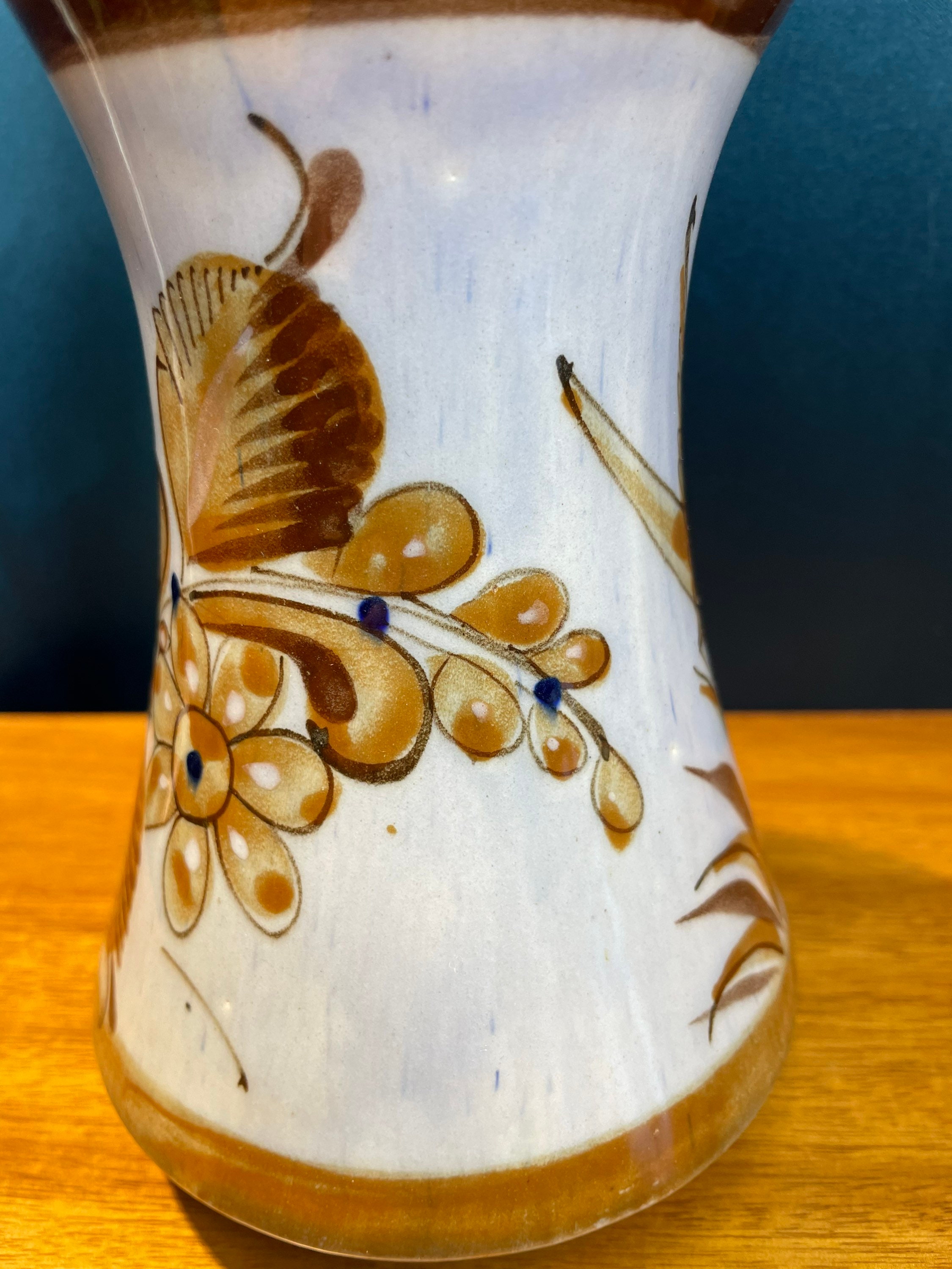 トナラ メキシコ陶器花瓶 – 鳥と花のモチーフが手描き、アーティストの 