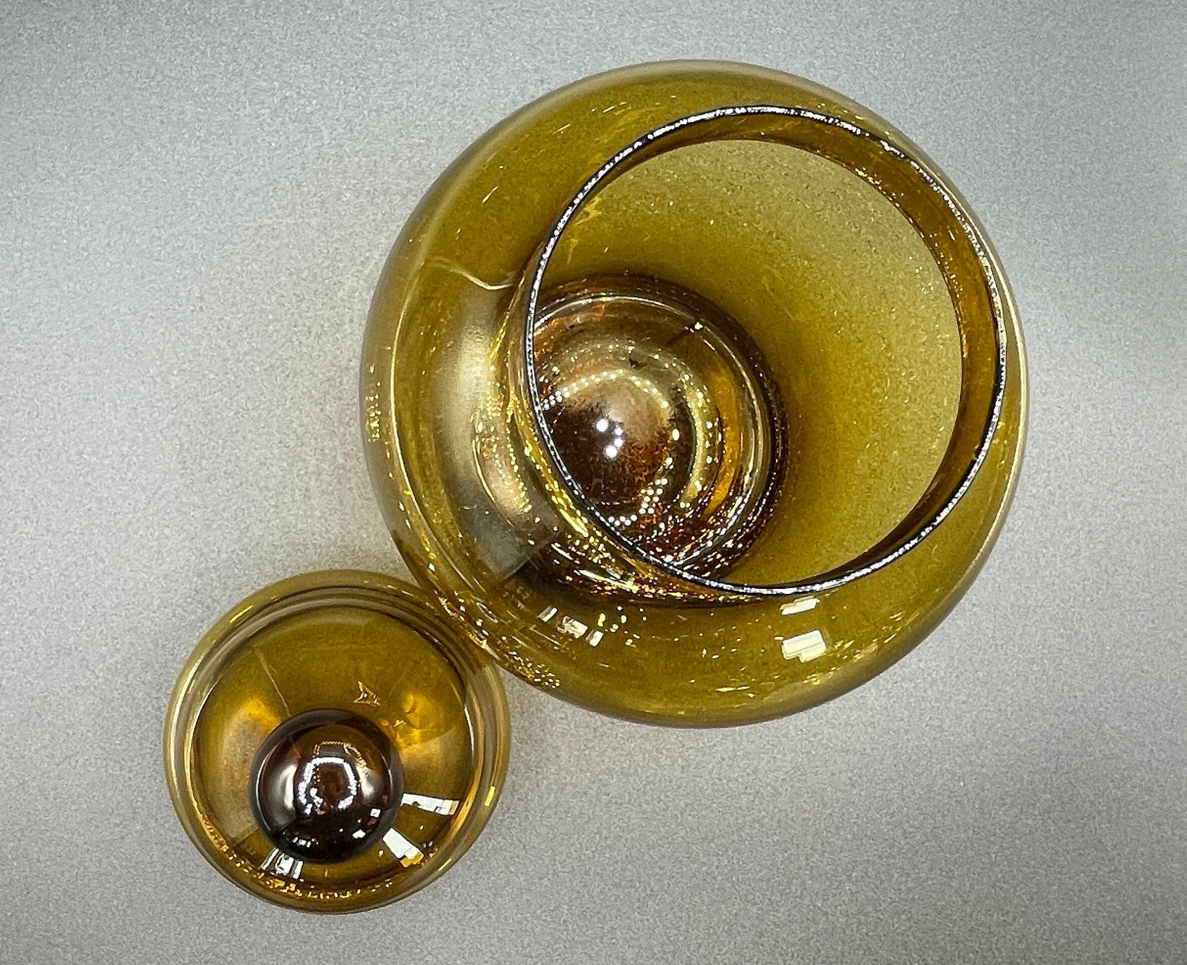 蓋付きヴィンテージ琥珀ガラス薬瓶 - Etsy 日本