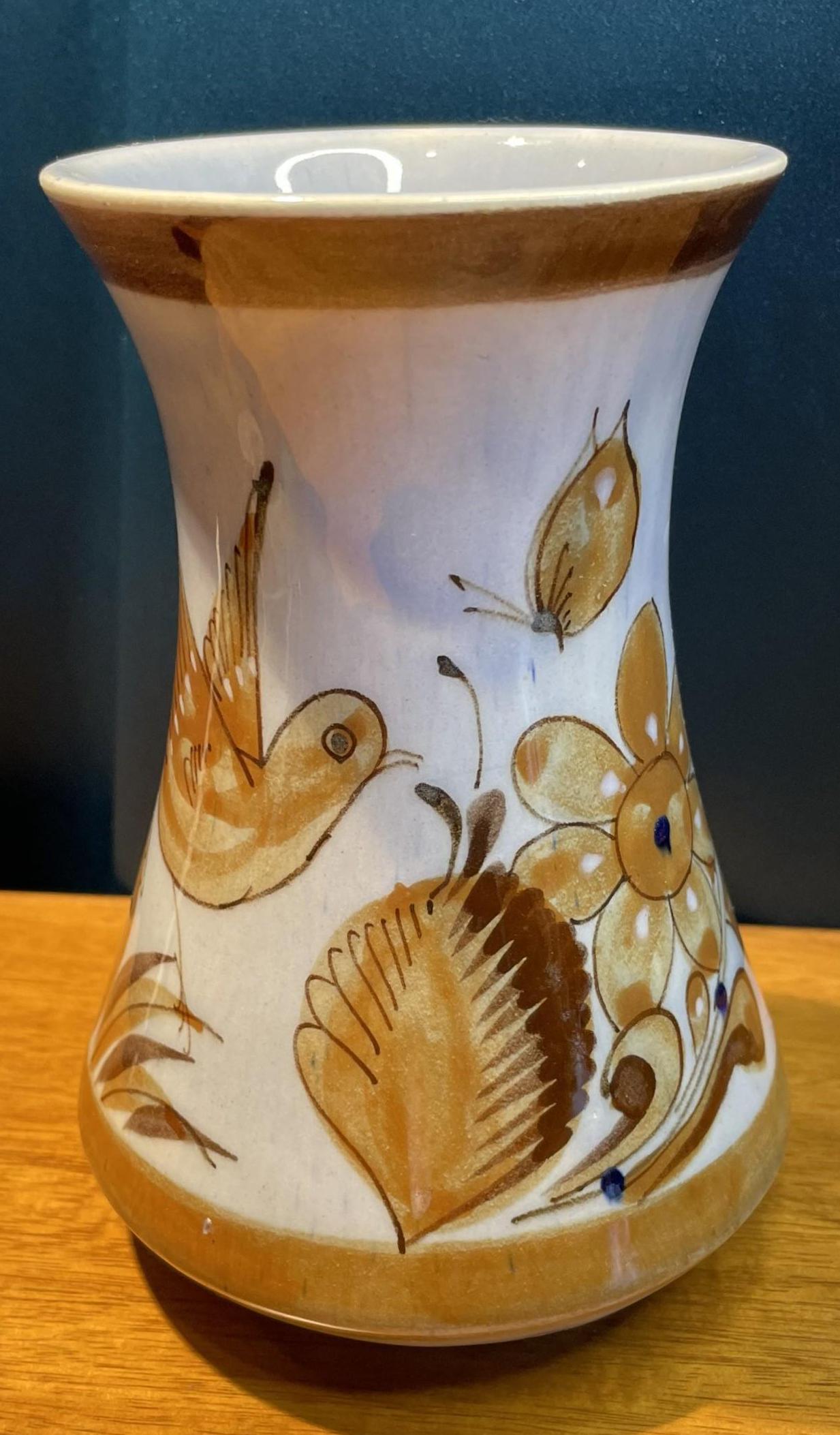 手描き 鳥と花 陶器 花瓶（トナラ焼） トナラ メキシコ陶器花瓶 – 鳥と花のモチーフが手描き、アーティストの