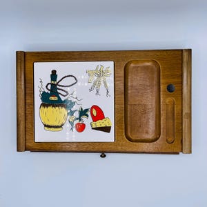 Vintage houten dienblad met kurken onderzetters en tegeltje Italiaans eten