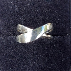 Vintage Sterling Silver Crossover Band Ring - Size 7