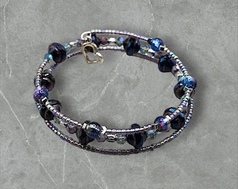 Pulsera de alambre con memoria de múltiples vueltas, joyería de cuentas de vidrio azul y morado, pulsera de alambre de 3 capas, pulsera de múltiples vueltas, pulsera de 3 espirales