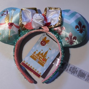 Carousel Main Attraction oreilles avec les étiquettes officielles