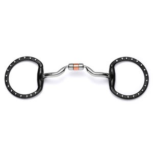 Op de afbeelding: Een zwart en zilveren paardenbit met een koperen roller. Het bit heeft een D-ring ontwerp met zwarte rubberen accenten.