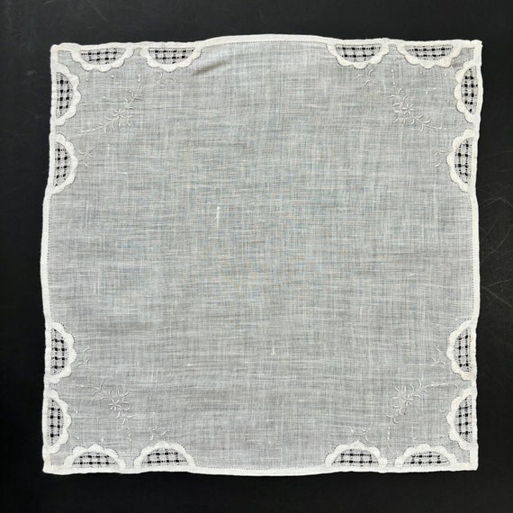 Vtg Embroidered Bridal Wedding Handkerchief Pulle… - image 5