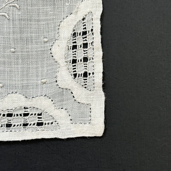 Vtg Embroidered Bridal Wedding Handkerchief Pulle… - image 2