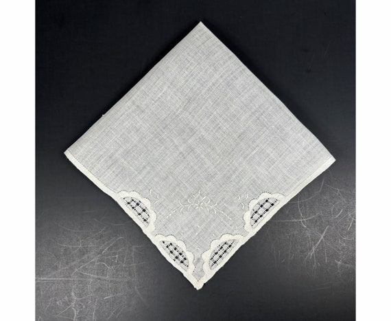 Vtg Embroidered Bridal Wedding Handkerchief Pulle… - image 1