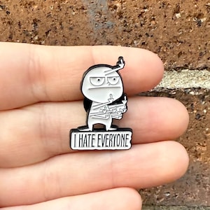 I Hate Everyone Enamel Pin – Funny Sarcastic Pin, Introvert Gift, Anti-Social Pin, Attitude Lapel Pin, Sassy Gift, Dark Humor Pin
