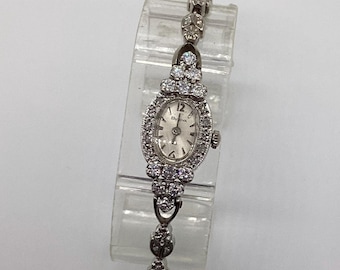 Vintage Bulova Damenuhr aus 14 Karat Weißgold mit Diamanten