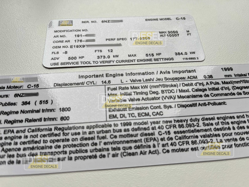 Puede incluir: Una etiqueta blanca con texto negro que detalla las especificaciones de un motor di&eacute;sel C-15. La etiqueta incluye informaci&oacute;n sobre el modelo del motor, el n&uacute;mero de serie, la potencia y otros detalles t&eacute;cnicos. La etiqueta tambi&eacute;n incluye una advertencia de que el motor no est&aacute; certificado para su uso en autobuses urbanos.