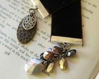 Marcapáginas con dije bohemio / Tanga con forma de libro de joyería vintage