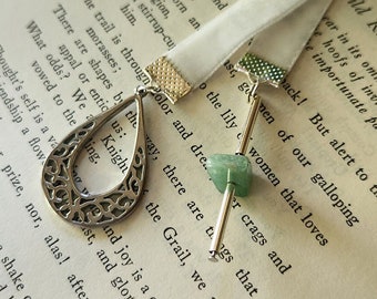 Jade Green Stone Bookmark | White Velvet Ribbon | Vintage Upcycled Jewelry | Page Marke | Book Thong | Minimalist Chic Design | Book Jewelry