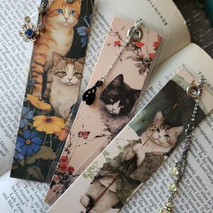 Marque-pages chat | Marqueur de livre en papier cartonné fait main | Cadeaux club de lecture | Cadeau pour lecteurs | pompon bijoux vintage | Conception de chaton | Cadeau pour amoureux des chats