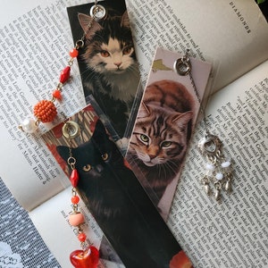 Marque-pages chat noir | Marqueur de livre en papier cartonné fait main | Cadeau club de lecture | Cadeau pour lecteurs | pompon bijoux vintage | Conception de chaton | Amoureux des chats