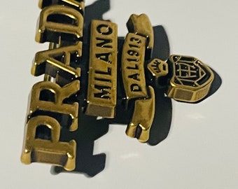 PRADA 電話型　ブローチ　ヴィンテージ 希少美品】PRADA レトロ電話ブローチ 樹脂製 箱,ギャランティー