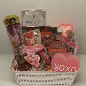 Mother’s Day Floral Themed Gift Basket!