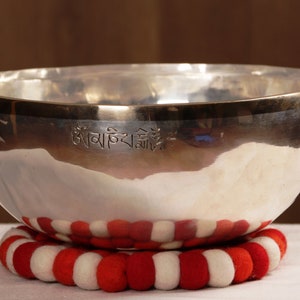 Handmade 7 Metal Chakra Singing Bowl Set - Full Moon Frequency Tuned