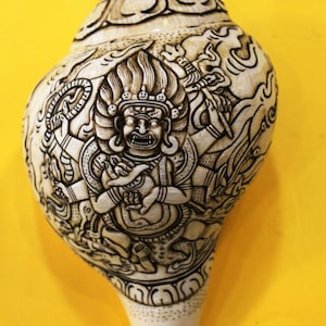 Fine Handcrafted Tibetan Conch Shell with Goddess Mahakala (Hindu and Buddhist Deity)
