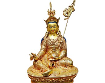 Vergoldete Guru Rinpoche Statue: Handgefertigte tibetische Ikone aus Nepal