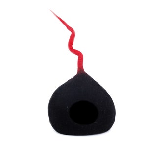 Black Cat Cave - Felt cat house - Handmade Cat Cave - Woollen Pet Bed - Natural Wool Bed