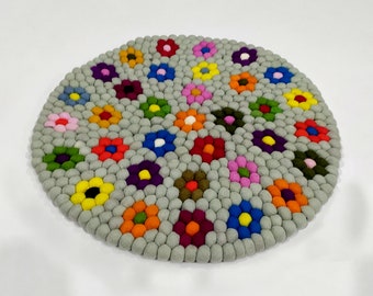 Multi-colored Felt Ball Rug with size 40 CM To 300 CM  Carpet Round Felt Rug 100% Wool