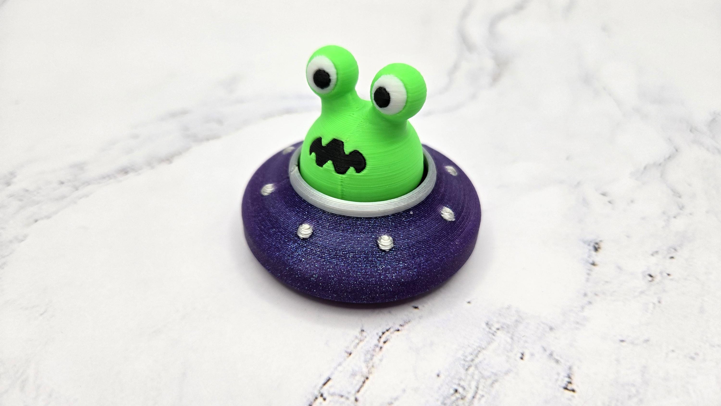 UFO Clicker Fidget Toy – Alien Spaceship Sensory Desk Toy (class Set of ...