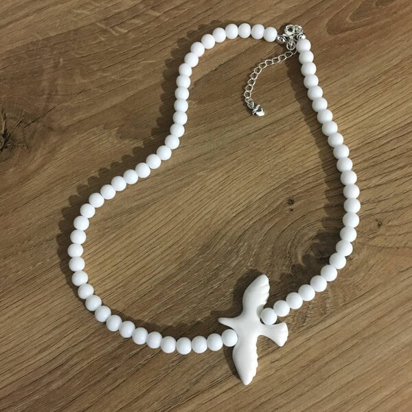 Flying Dove Bird Necklace, White Dove, Symbol of freedom, White bird choker, Trendy jewelry, Ceramic bird necklace, White bird choker