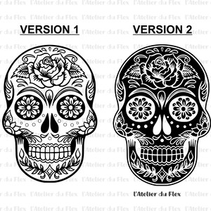 Peut inclure: Deux modèles de têtes de mort mexicaines, Version 1 et Version 2, en noir et blanc. Chaque crâne est orné de motifs floraux et décoratifs, notamment des roses et des fleurs. Le texte "VERSION 1" et "VERSION 2" est au-dessus des crânes.