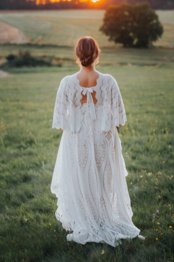 plus size white lace boho dress Bohemian Wedding Dress, Wedding Dress, Wedding Dress, Elopement Dress, Wedding Dress, Curvy Wedding fabric_luxe jersey Linon Home Decor Pheba Size:30X32 this gown brings vintage
