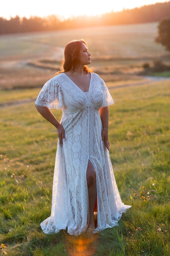 Adel wedding dress, lace wedding dress, plus size wedding dress, elopement dress, dress for plus size bride, curvy body wedding dress Adel wedding dress, lace wedding dress, plus size wedding dress, elopement dress, dress for plus size bride, curvy body wedding dress