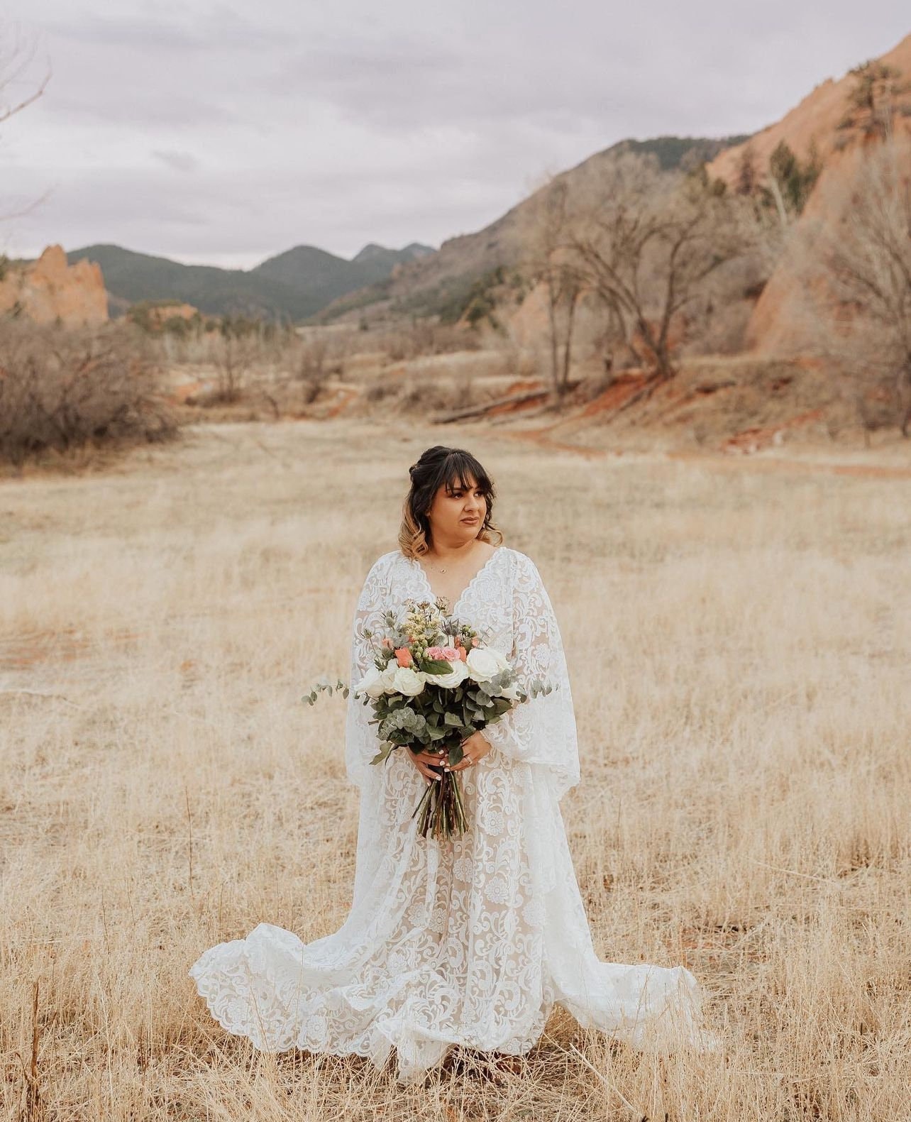 Bridal Shops Inexpensive Wedding Dress Brands Casual Two-Piece Boho Wedding Dress With Long Sleeves Bridal Shops Inexpensive Wedding Dress Brands Casual Two-Piece Boho Wedding Dress With Long Sleeves