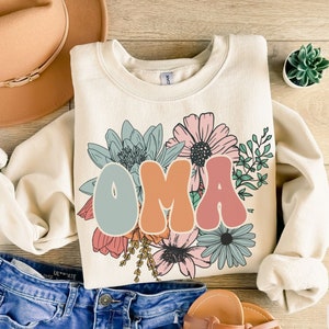 Retro Floral Oma Sweatshirt, Oma Shirt, Mothers Day Gift For Oma, Cute Grandma Sweater, Pregnancy Announcement, Oma Gift, Birthday TShirt