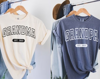 Comfort Colors Grandma Est 2023 Shirt, Pregnancy Announcement Grandparents T-Shirt, Gift for New Grandpa, Promoted To Grandma Grandpa TShirt