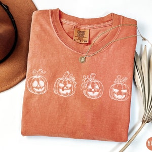 Comfort Colors® Halloween Pumpkin Shirt, Minimalist Halloween TShirt, Spooky Season T-Shirt, Fall Shirts for Women, Pumpkin Patch Outfit