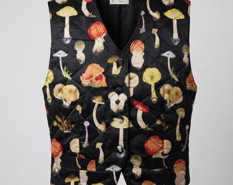 Chaleco acolchado de seda vintage de los años 80 de Oscar Rom Zurich / Chaleco de satén con estampado de setas alpinas / Rara prenda vintage de diseñador M