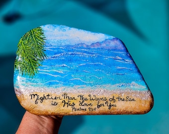 Scène de plage peinte à la main, art rupestre - Pierre inspirée des écritures - Décoration côtière