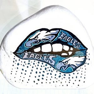 Philadelphia Eagles Decor, Hand Painted Color shifting Eagles Lips Fan Art, One of a Kind Eagles memorabilia in a 7" 3D  Floating Display