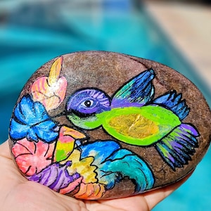 Hummingbird with Flowers Painted Rock, hand painted river rock with Special Color Shifting paint. 7&quot; 3-D Floating Display stand included