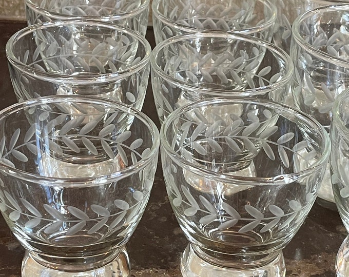ANCHOR HOCKING Etched Footed Glassware Set - Laurel Pattern - Set of 8 ...