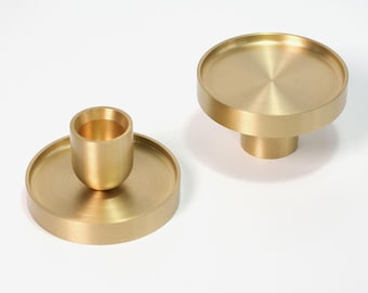KILN Kandelaar met taps toelopende en pilaar voor meerdere doeleinden, mat messing, 1 stuk.